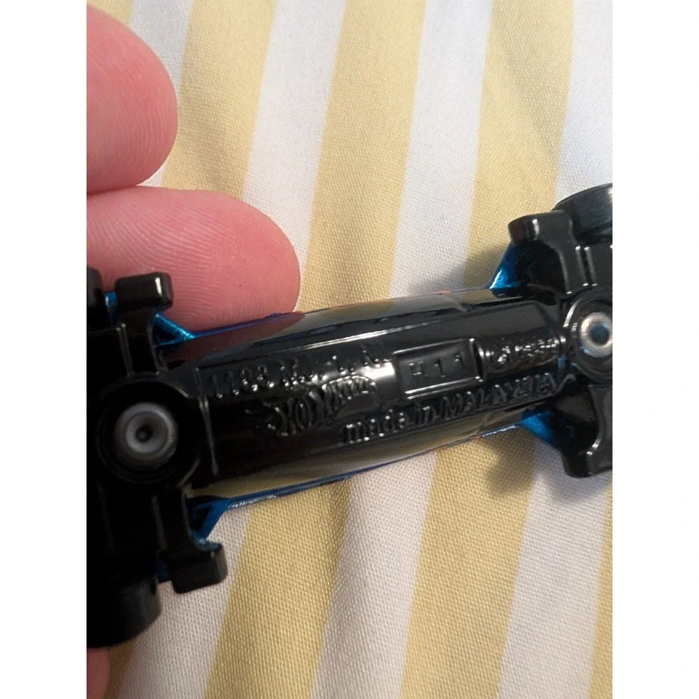 Hot Wheels Ice Shredder H10 Car Bobsled Blue Race Team 1:64 Diecast 2016